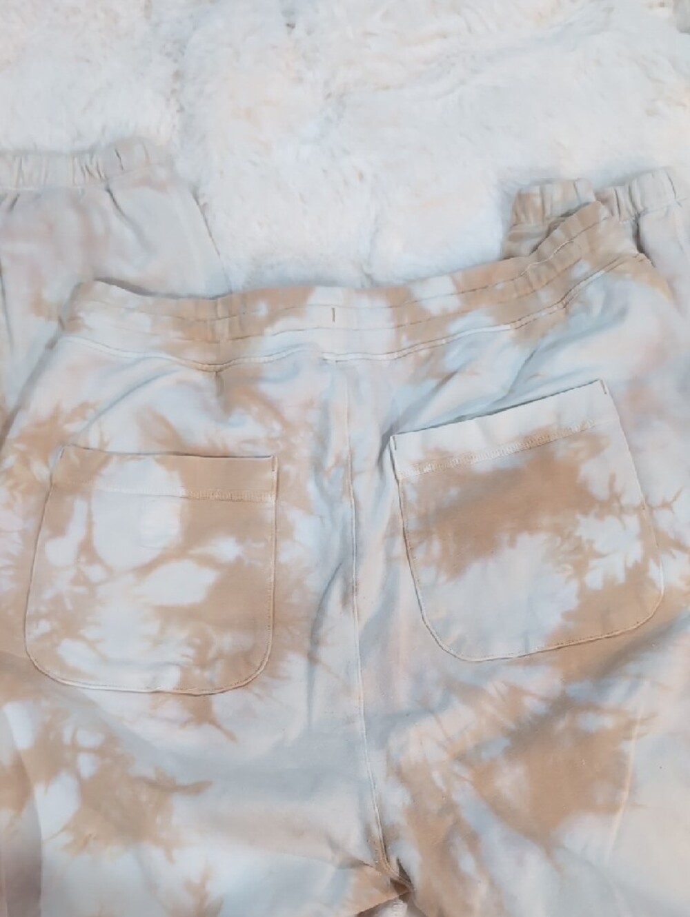 Vuori Tie-Dye Beige + White Joggers - Picture 4 of 4